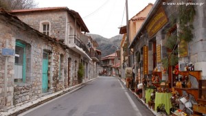 Lagadia: Il villaggio “sospeso” del Peloponneso