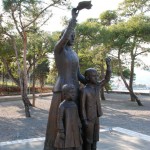 Άγαλμα στο Γαλαξίδι προς τιμήν της «γυναίκας του ναυτικού»
