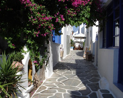 Kythnos: Whitewashed streets and flowery squares